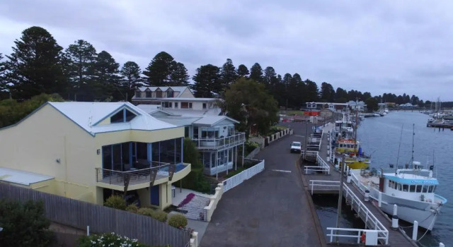 Апартаменты Edge17 Waterfront Apartment, plus Cottage with Garden View - Port Fairy