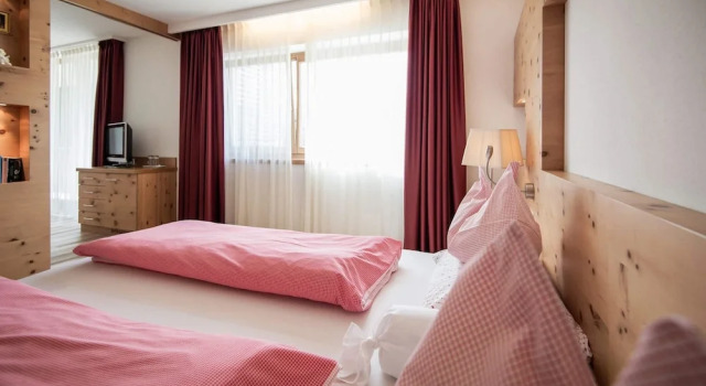 Люкс с балконом Alpine Hotel Ciasa Lara