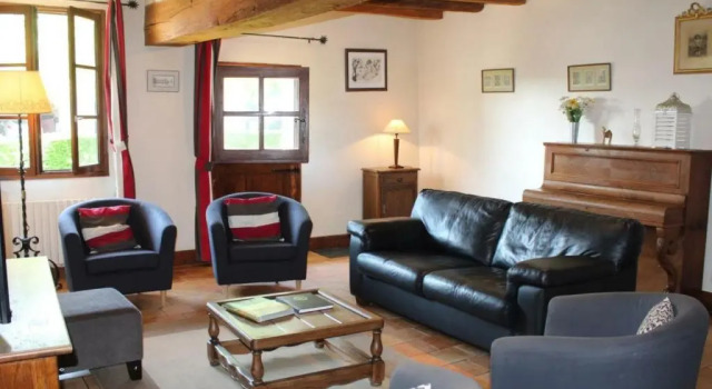 Gîte 18e avec piscine, jardin et équipements inclus, près des Châteaux de la Loire - FR-1-381-212, Book Hotel Saint-Epain Centre