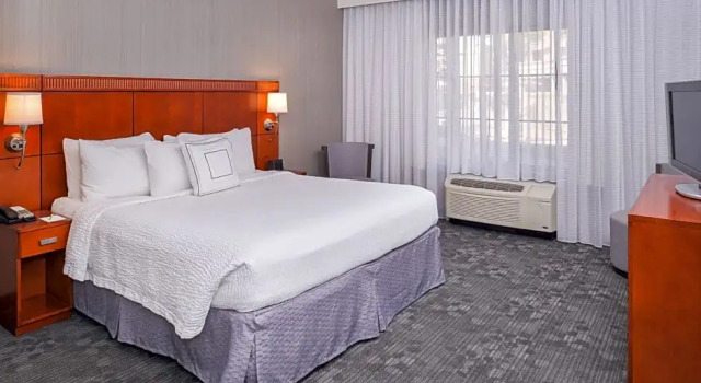Двухместный люкс c 1 комнатой Courtyard by Marriott San Luis Obispo