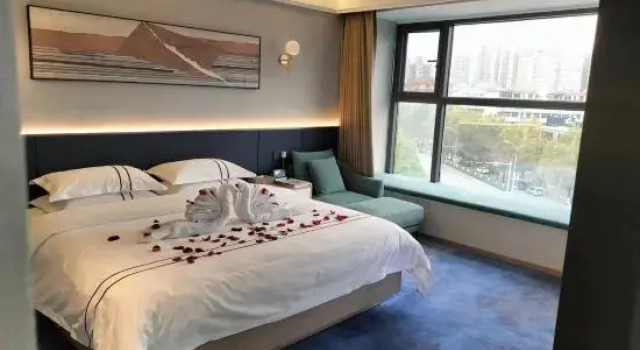 Люкс Deluxe Hanzhong Liangju Hotel (Hanzhong High Speed Railway Station Central Hospital)