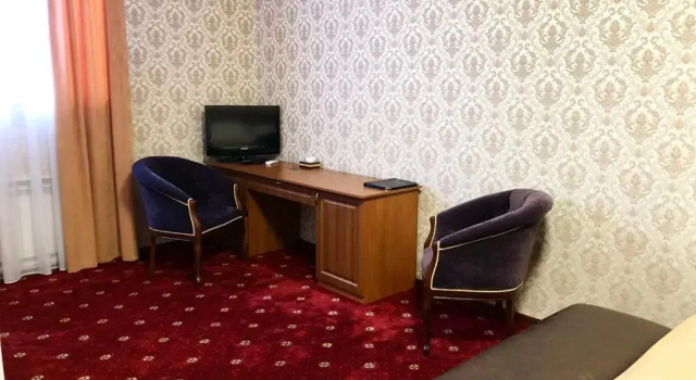 Полулюкс Отель Caesar Royal Palace