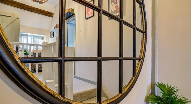 Two linked cottages sleeps 10 Cotswold town centre