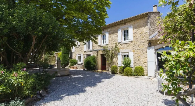 Gite Grand Luberon chez Manon en Luberon, Rezerwuj Hotel Hotele w Lagnes z parkingiem, Parking