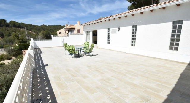 Spacious Detached Villa on the Costa Blanca With Heated Pool and Beautiful View