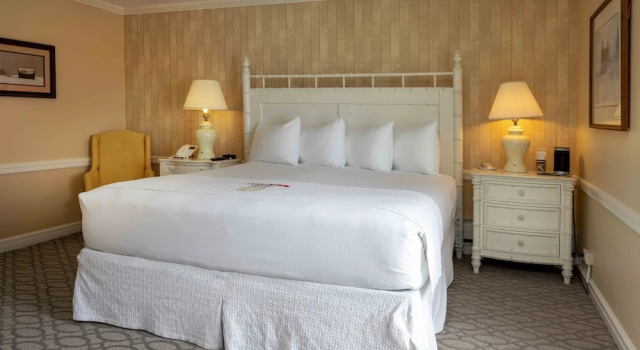 Двухместный номер Deluxe с балконом и с видом на озеро Perry Hotel