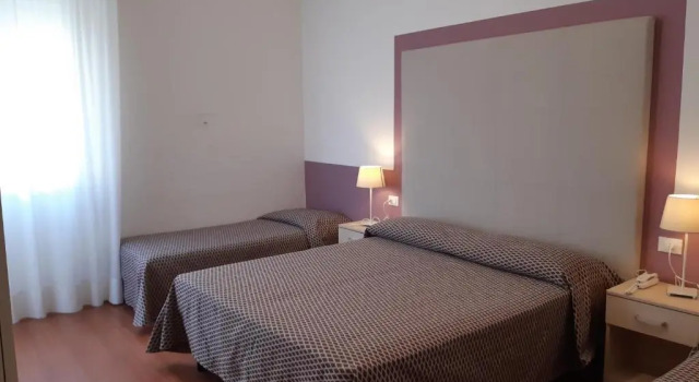 Трёхместный номер Standard с балконом и с частичным видом на море Hotel Telenia