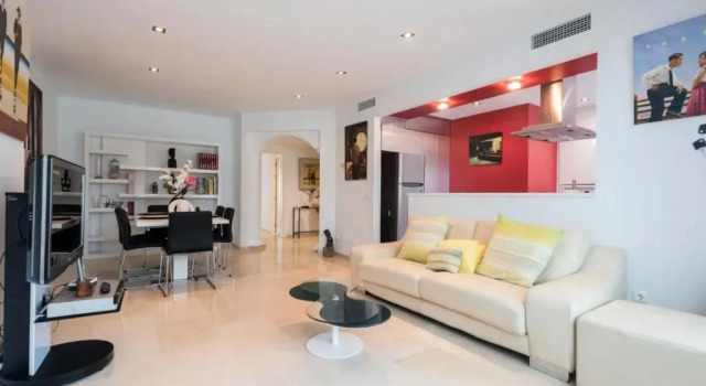 Charming 2 Bedroom Trocadero Arena area