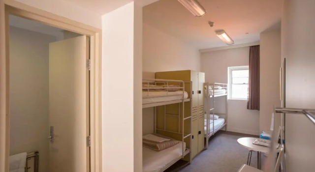 Кровать в общем номере YHA Sydney Harbour