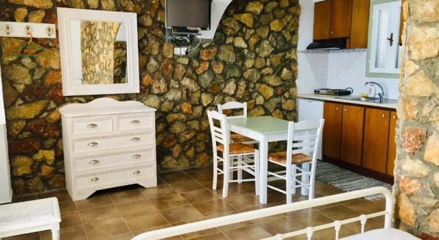 Vareladiko studios, Prenota Hotel Alinda Partheni