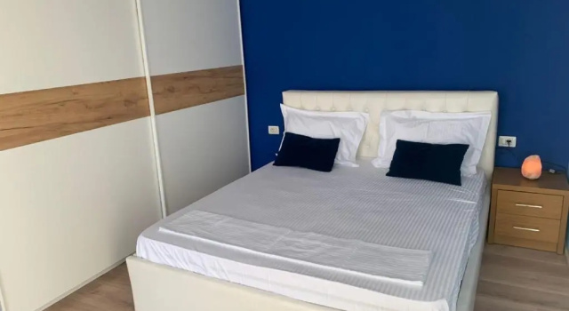 Modern cozy apt w/in 10 min walk from main square