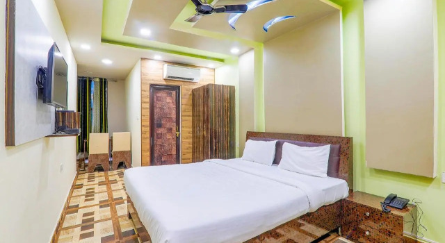 FabHotel GMC Grand, Забронировать Отель Отели Гомти Нагара с парковкой, Парковка