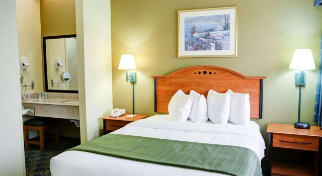 Двухместный номер Standard Quality Inn & Suites Waco North