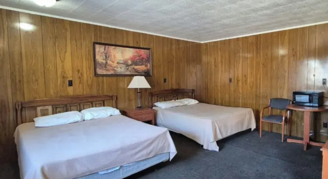 Четырёхместный номер Standard Sycamore Motel Havana Near Illinois River