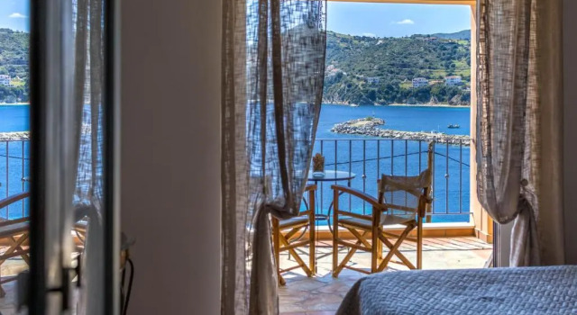 Студия Niovi Seaview Apartments