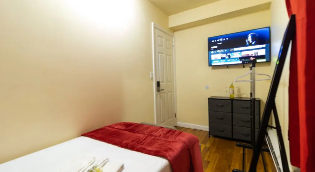 Deluxe single bed 1st FL in Elmhurst NY, 预订 酒店 纽约 纽约都会区