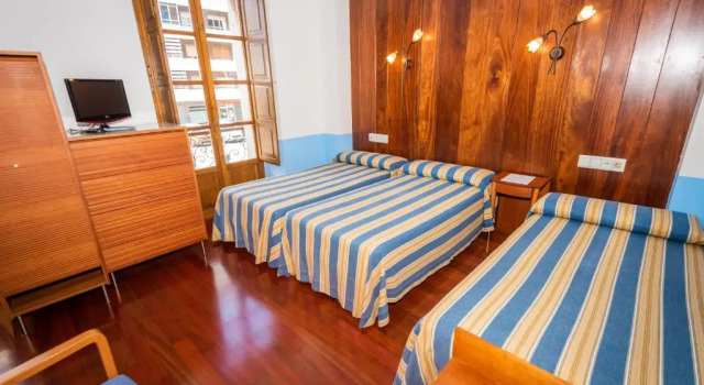 Трёхместный номер Standard Hotel Castillo de Gauzón