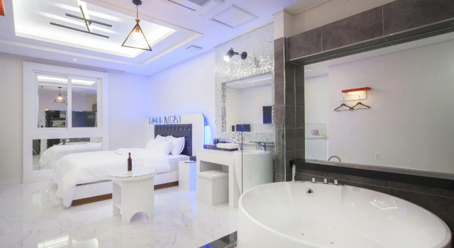 Standardní Dvoulůžkový s manželskou postelí pokoj Samho Hotel