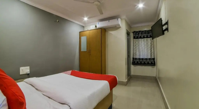 OYO 15752 KBR Residency