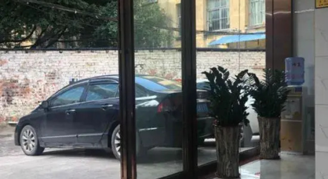 Baise Huangfu Hotel, Rezerwuj Hotel Hotele w Baise z parkingiem, Parking