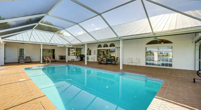 Коттедж Poolside Bliss & Lake Fun: Florida Getaway!