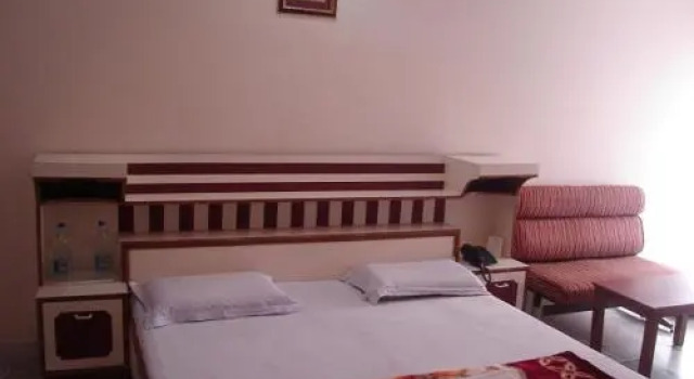Pamposh Guest House