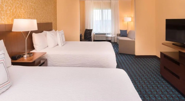 Четырёхместный люкс Fairfield Inn & Suites by Marriott Huntington