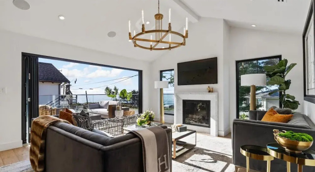 Коттедж Ocean Whispers 4 Bedroom Home
