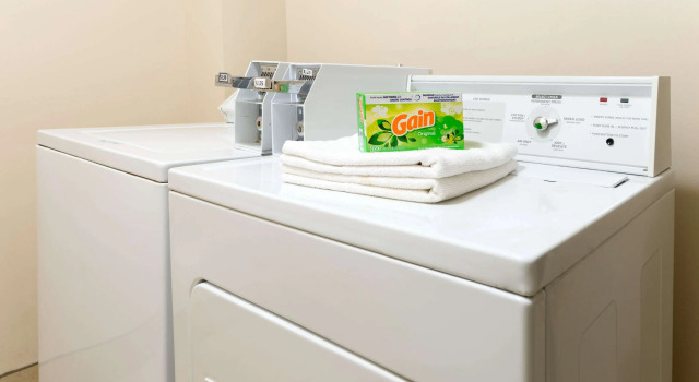 Super 8 by Wyndham Springfield East, Đặt Khách sạn mini Khách sạn ở Springfield bao gồm bữa sáng, Bữa sáng