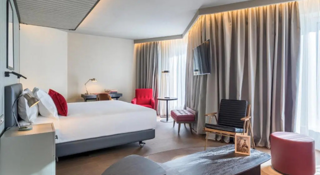 Двухместный полулюкс Premium Canopy by Hilton Madrid Castellana