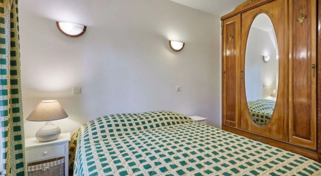 La Voisinière no.1 (SVY400), Book Hotel Hotels in Normandy with Parking, Parking