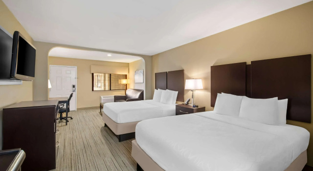 Четырёхместный номер Standard Best Western Cedar Inn