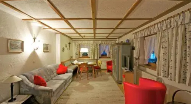 Holzschnitzers Appartements, Rezerwuj Apartament Hotele w Tyrol z parkingiem, Parking
