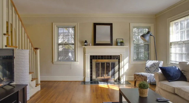 Charming Rustic Dilworth Duplex, Забронировать Отель Отели Шарлотте 3 звезды, рядом с Levine Children's Hospital, 3*