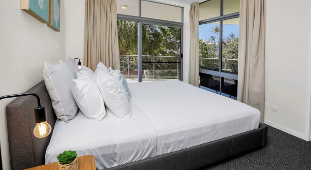 Апартаменты Pool View City Centre Apartment 202