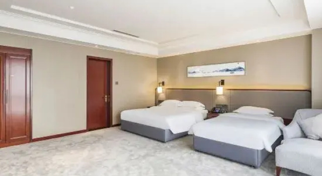 Семейный люкс Lakeside Hotel