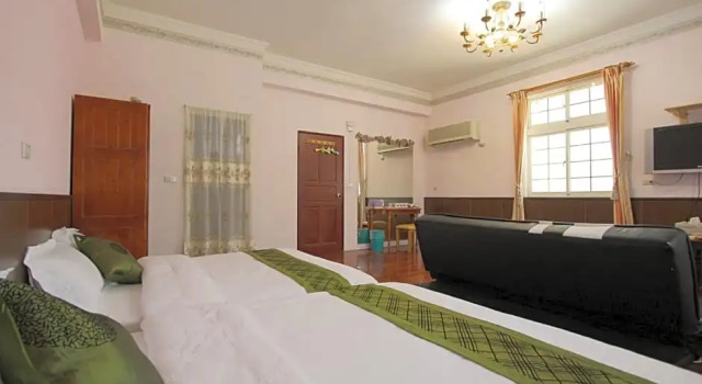 Четырёхместный номер Standard с балконом Printemps Hostel