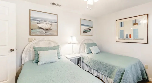 Bright & Sunny Oceanfront Getaway With Central AC & Pool, Забронировать Апартаменты/квартира Амилия Jacksonville Coast, рядом с Магазины Palmetto Walk