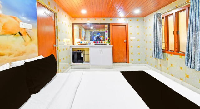 OYO 92953 Sri Navya Grand, Rezerwuj Hotel Hajdarabad 