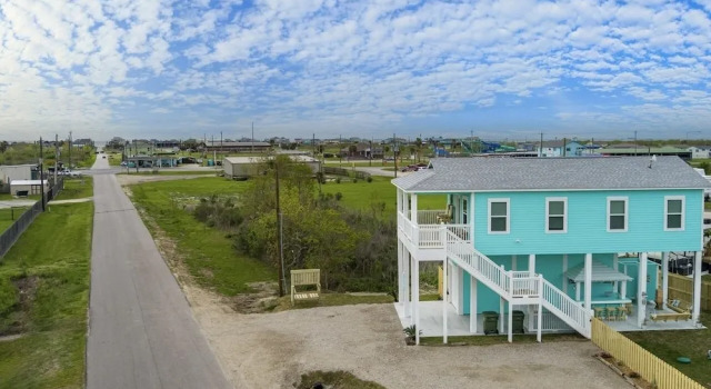 Коттедж с 2 комнатами Sea Glass Cottage 2 Bedroom Home by RedAwning