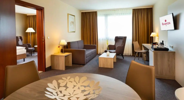 Люкс Hotel Ramada by Wyndham Graz