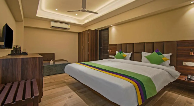 Treebo Pink City Grand, Забронировать Отель Отели штата Раджастхана с парковкой, Парковка