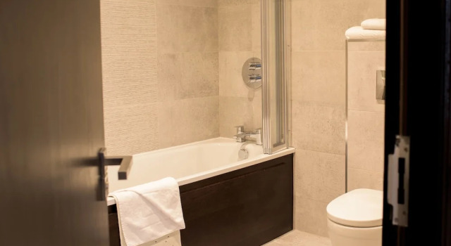 Апартаменты The County Aparthotel