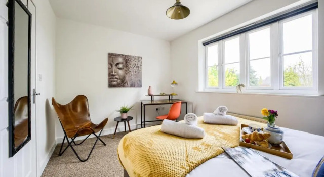 Cosy House │ RICOH │ M6 │ Sleeps 6 │ EMPOWER HOMES