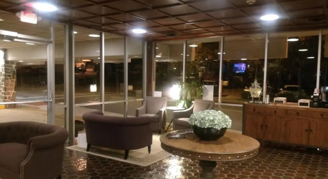 The Stables Inn and Suites, Rezerwuj Pensjonat Salem 