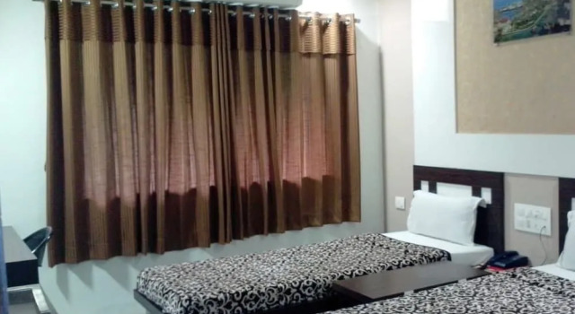 Hotel Decent, Réserver Hôtel Surate Gujarat