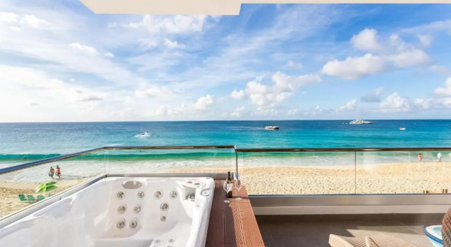 Апартаменты Deluxe Meads Bay Beach Villas