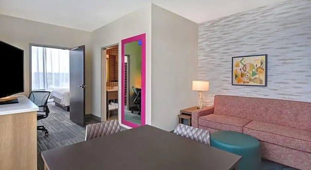 Двухместный люкс c 1 комнатой Hilton Garden Inn Kalamazoo Downtown