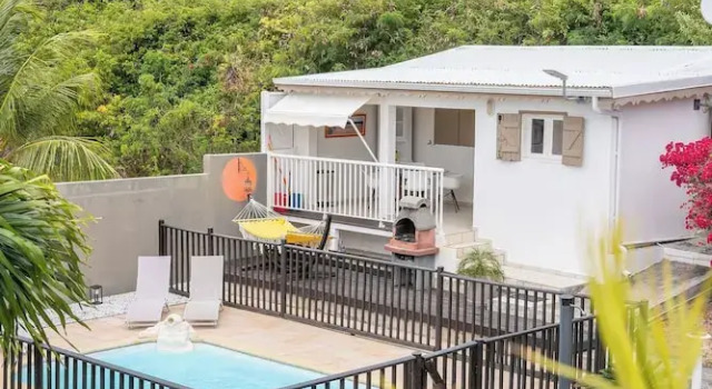 Коттедж Deluxe с балконом и с видом на бассейн OFFRE VACANCES ! CASA LYDIE Évasion créole avec piscine