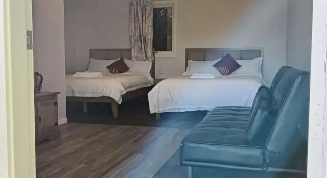 2 double and 1 sofa beds chalet 7D, Забронировать Шале Коттеджи Озера Роторуа, Коттедж